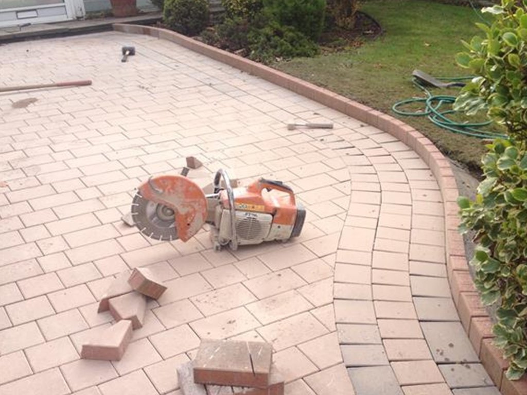 Block Paving Contractors Experts At Laying Paving on Driveways, Patios